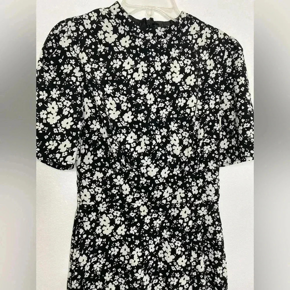 ASOS exclusive mini tea dress with buttons in floral print - Picture 4 of 7